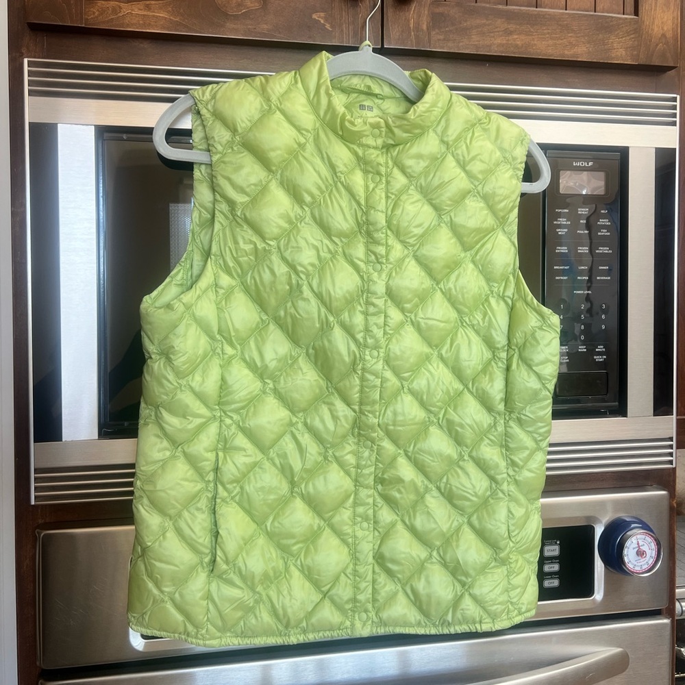 UNIQLO PUFFTECH QUILTED COMPACT DOWN FILLED  WARM PADDED VEST NWOT SIZE L